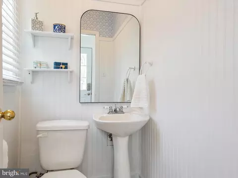 Bath - 205 Arunah Ave, Edgewater, MD 21037 photo 1 of 3