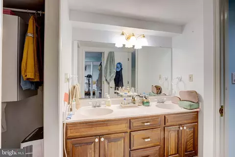 Bath - 3563 S River Ter, Edgewater, MD 21037 photo 2 of 2