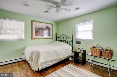 Bedroom - 3563 S River Ter, Edgewater, MD 21037 photo 2 of 3