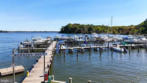 View/Area - 3563 S River Ter, Edgewater, MD 21037 photo 3 of 7