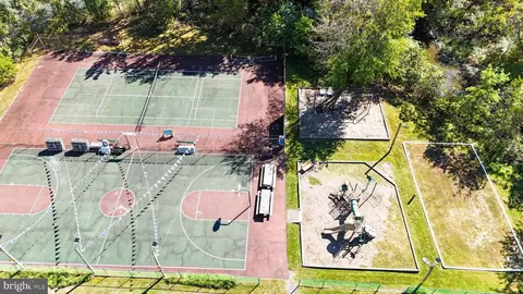 View/Area - 3563 S River Ter, Edgewater, MD 21037 photo 1 of 7