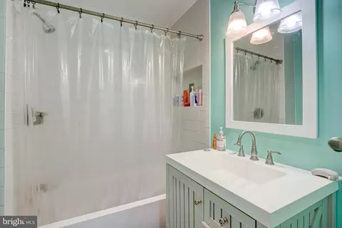 Bath - 3563 S River Ter, Edgewater, MD 21037 photo 1 of 2