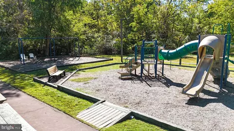 View/Area - 3563 S River Ter, Edgewater, MD 21037 photo 2 of 7