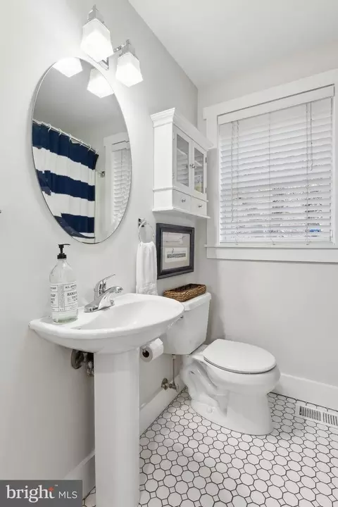 Bath - 157 Edgeway, Arnold, MD 21012 photo 1 of 3