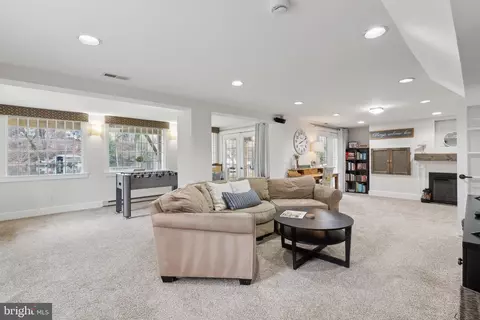 Living - 157 Edgeway, Arnold, MD 21012 photo 3 of 3