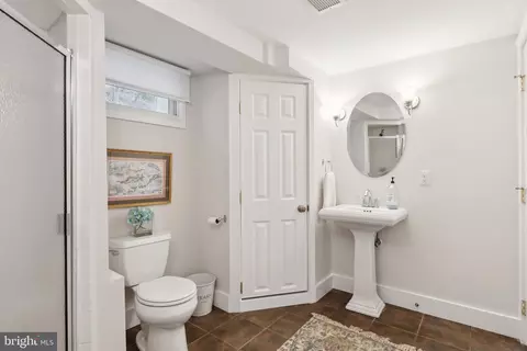 Bath - 157 Edgeway, Arnold, MD 21012 photo 3 of 3