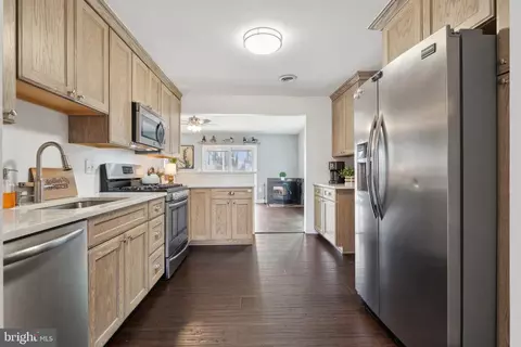Entry Way - 937 Winding Rd, Edgewater, MD 21037 photo 5 of 6