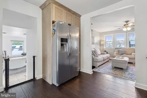 Entry Way - 937 Winding Rd, Edgewater, MD 21037 photo 6 of 6