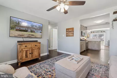 Entry Way - 937 Winding Rd, Edgewater, MD 21037 photo 1 of 6