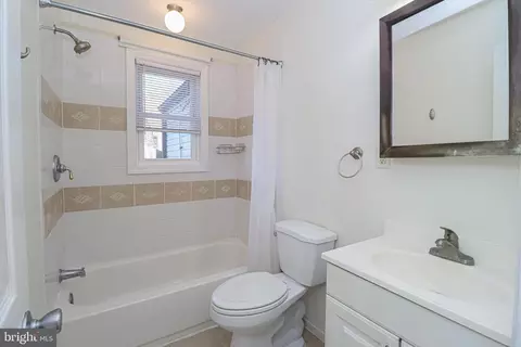 Entry Way - 1719 Fairhill Dr, Edgewater, MD 21037 photo 5 of 6