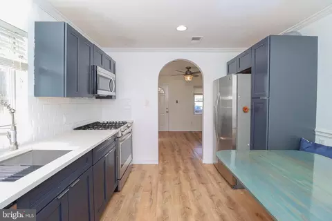 Entry Way - 1719 Fairhill Dr, Edgewater, MD 21037 photo 3 of 6