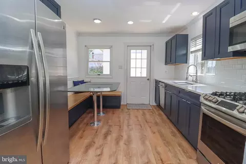 Entry Way - 1719 Fairhill Dr, Edgewater, MD 21037 photo 2 of 6