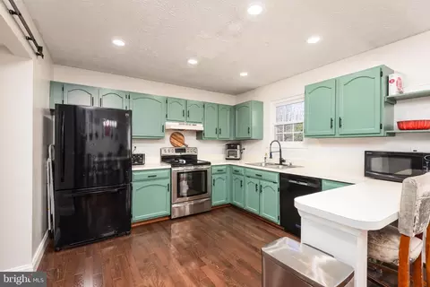Kitchen - 48 Fox Run Way, Arnold, MD 21012 photo 2 of 2