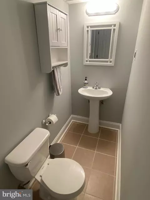 Bath - 8000 Hadfield Ct, Pasadena, MD 21122 photo 2 of 2
