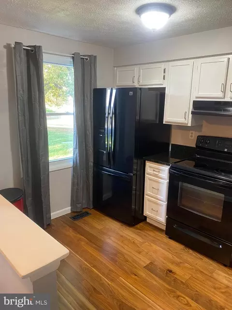 Kitchen - 8000 Hadfield Ct, Pasadena, MD 21122 photo 2 of 2