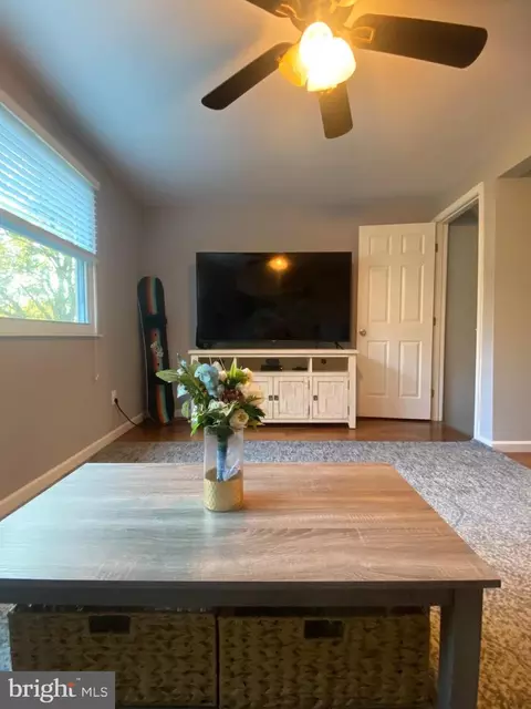 Entry Way - 8000 Hadfield Ct, Pasadena, MD 21122 photo 1 of 2