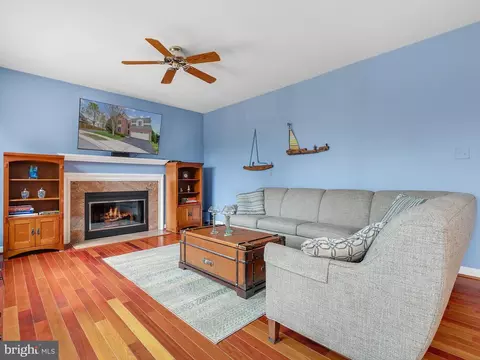 Living - 2805 Erics Ct, Crofton, MD 21114 photo 3 of 6
