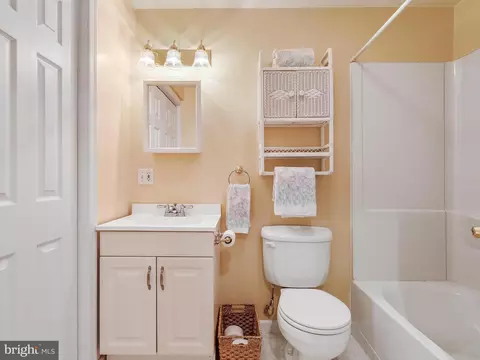 Bath - 2805 Erics Ct, Crofton, MD 21114 photo 4 of 4