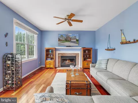 Living - 2805 Erics Ct, Crofton, MD 21114 photo 2 of 6