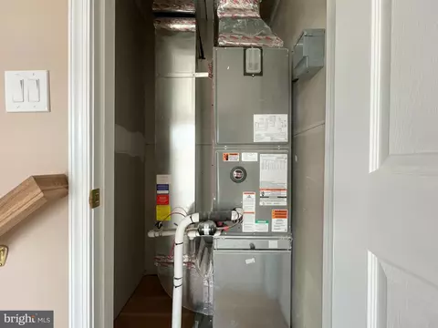 Entry Way - 1201 Rock Hill Rd, Pasadena, MD 21122 photo 6 of 7
