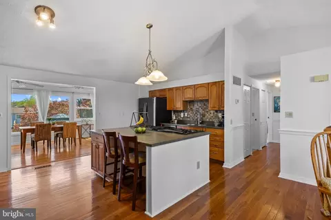 7909 Wiltshire Ct, Pasadena, MD 21122 photo 3