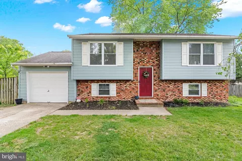 7803 Stafford Ct, Glen Burnie, MD 21061