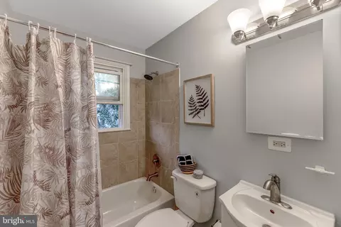 Bath - 756 Windgate Dr, Annapolis, MD 21409 photo 1 of 2