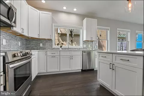 Kitchen - 7023 Bay Front Dr, Annapolis, MD 21403 photo 6 of 6