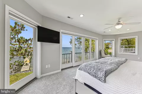 Bedroom - 7023 Bay Front Dr, Annapolis, MD 21403 photo 4 of 7