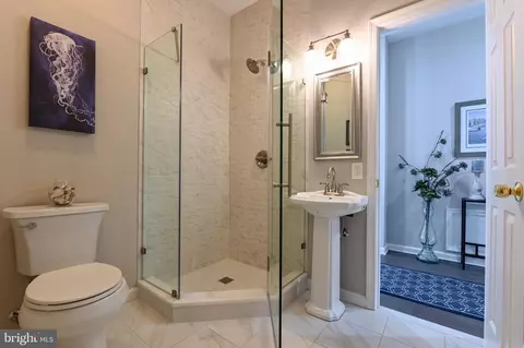 Bath - 7023 Bay Front Dr, Annapolis, MD 21403 photo 2 of 6