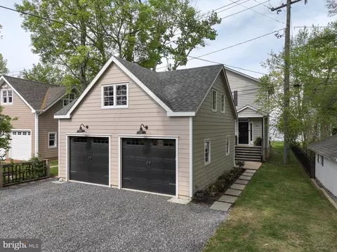 Exterior - 7023 Bay Front Dr, Annapolis, MD 21403 photo 1 of 9