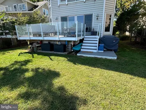 Exterior - 7023 Bay Front Dr, Annapolis, MD 21403 photo 6 of 9