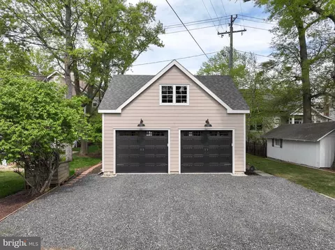 Exterior - 7023 Bay Front Dr, Annapolis, MD 21403 photo 2 of 9