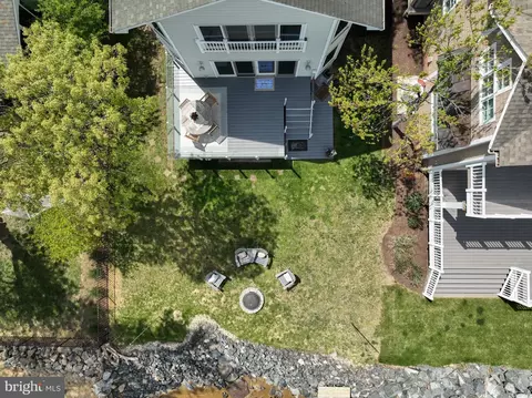 Exterior - 7023 Bay Front Dr, Annapolis, MD 21403 photo 9 of 9