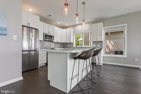 Kitchen - 7023 Bay Front Dr, Annapolis, MD 21403 photo 4 of 6