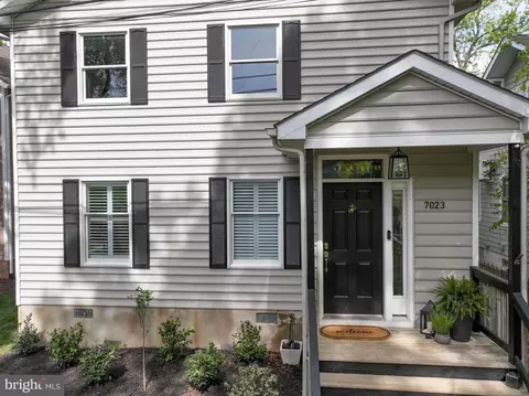 Exterior - 7023 Bay Front Dr, Annapolis, MD 21403 photo 4 of 9