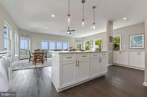 Kitchen - 7023 Bay Front Dr, Annapolis, MD 21403 photo 5 of 6