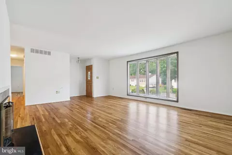 243 Ironshire S, Laurel, MD 20724 photo 6