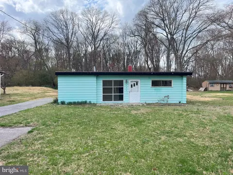8183 Forest Glen Dr, Pasadena, MD 21122 photo 1