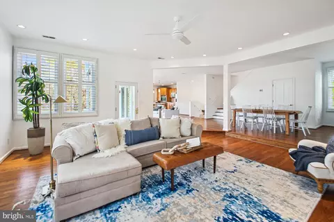 61 E Lake Dr, Annapolis, MD 21403