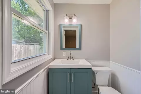 Bath - 302 Haskell Dr, Arnold, MD 21012 photo 3 of 3