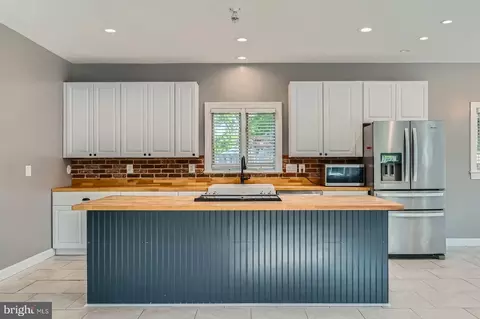 302 Haskell Dr, Arnold, MD 21012