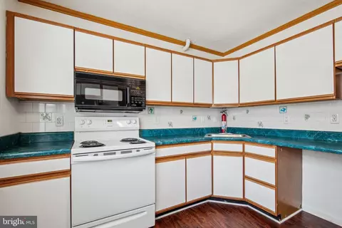 Kitchen - 739 Match Point Dr, Arnold, MD 21012 photo 2 of 4