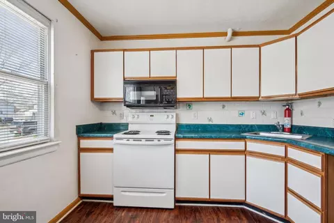 Kitchen - 739 Match Point Dr, Arnold, MD 21012 photo 3 of 4