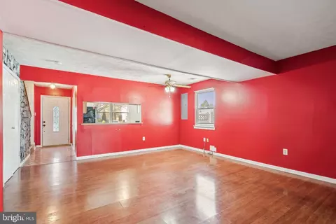 Living - 739 Match Point Dr, Arnold, MD 21012 photo 2 of 4