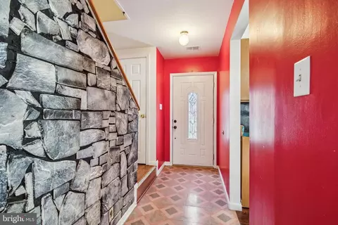 Entry Way - 739 Match Point Dr, Arnold, MD 21012 photo 2 of 4