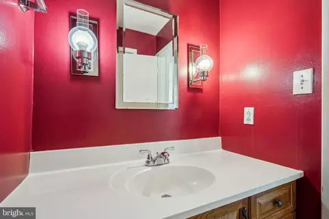 Bath - 739 Match Point Dr, Arnold, MD 21012 photo 2 of 3