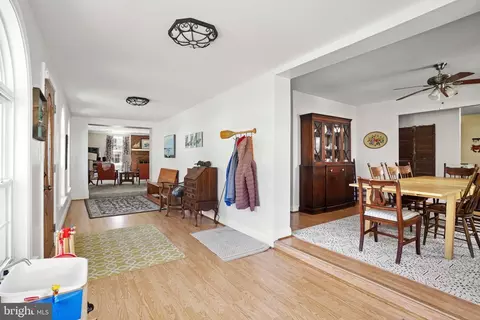 Entry Way - 5984 2nd St, Deale, MD 20751 photo 1 of 2