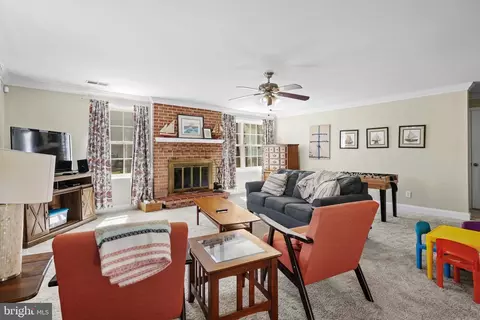 Living - 5984 2nd St, Deale, MD 20751 photo 3 of 3