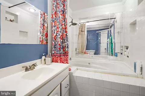 Bath - 5984 2nd St, Deale, MD 20751 photo 1 of 2